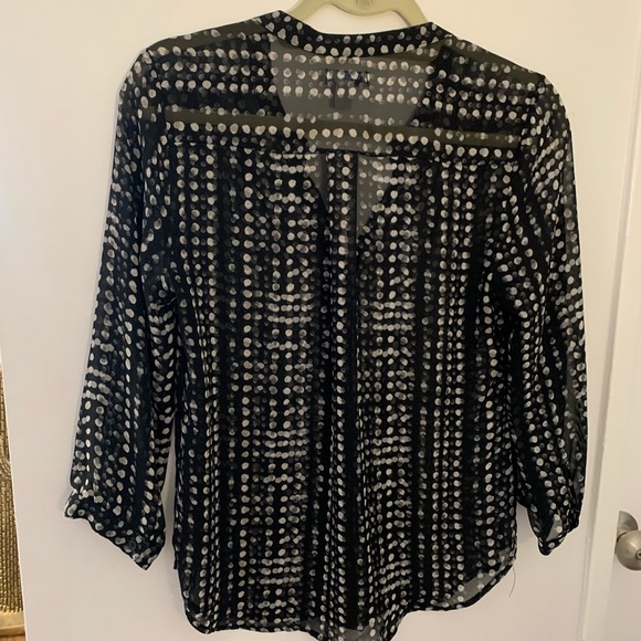 Button down v-neck blouse. Black with grey design - Picture 3 of 4